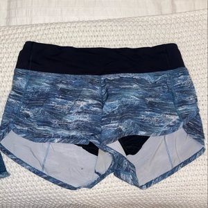 Size 4 lulu lemon speed up shorts 2.5 inseam